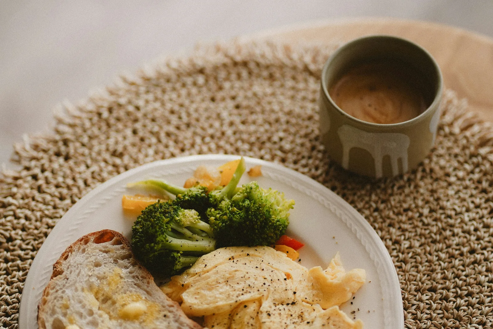 Balanced breakfast with eggs and vegetables